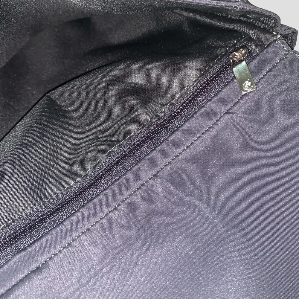 Samsonite Crossbody Travel tablet  Nylon Bag Gray With Pockets And Magnetic Snap